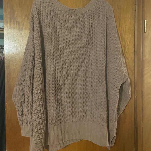 American Eagle Oversized Sweater - Picture 4 of 4